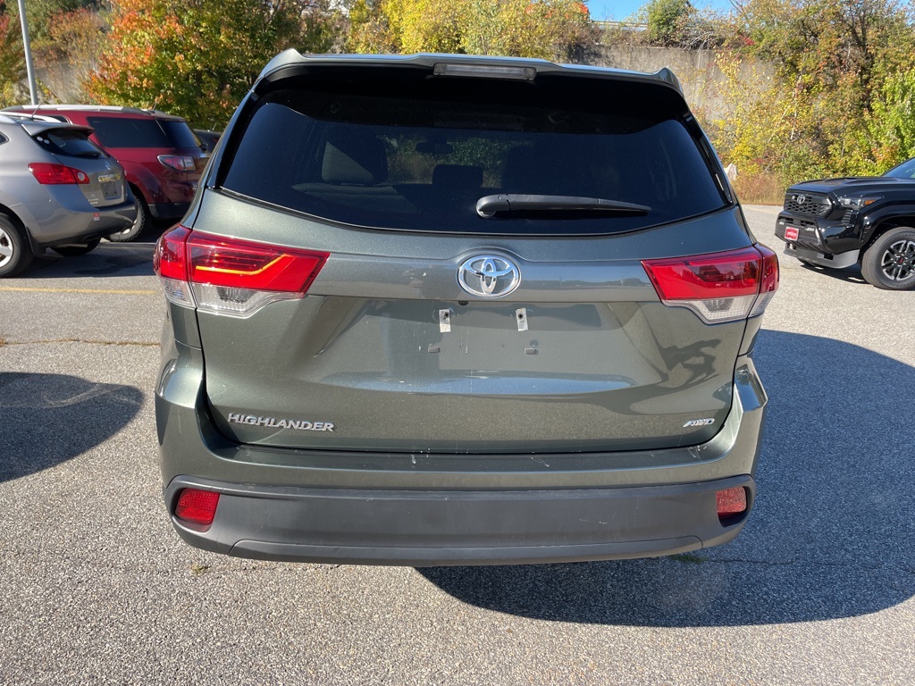 2019 Toyota Highlander LE Plus photo 3