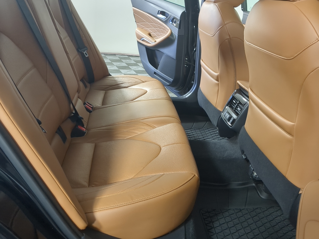 2020 Toyota Avalon Limited Hybrid photo 14
