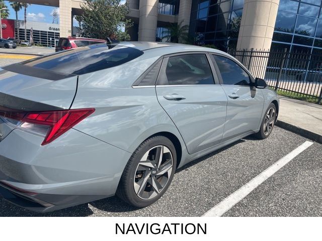 2022 Hyundai Elantra Limited photo 2