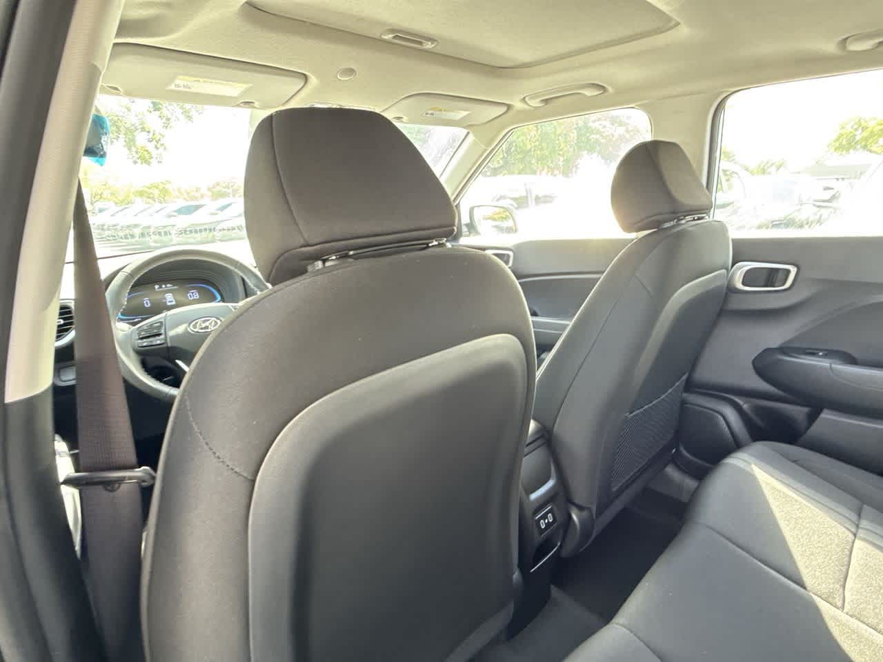 2025 Hyundai Venue SEL photo 23