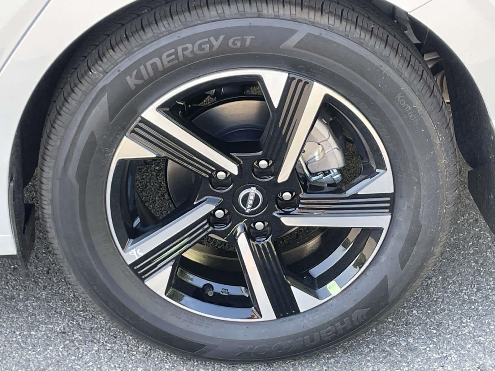 2025 Nissan Sentra SV photo 8