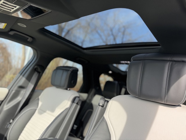2024 Land Rover Discovery SE photo 12