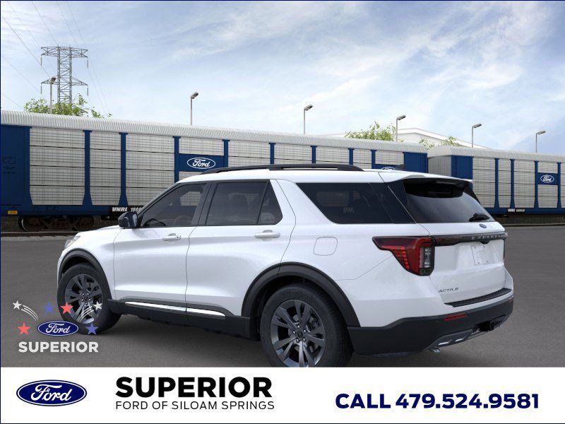 2025 Ford Explorer photo 2