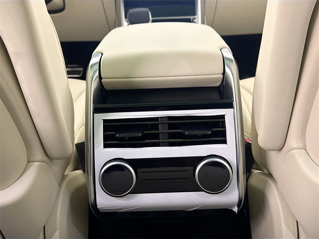 2025 Land Rover Range Rover SE photo 22