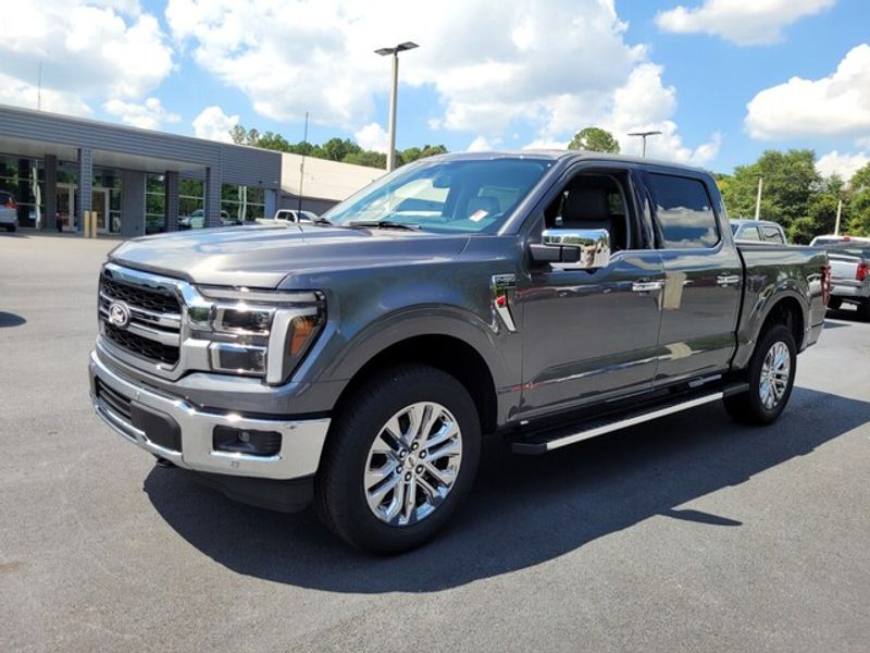 2025 Ford F-150 Lariat photo 3