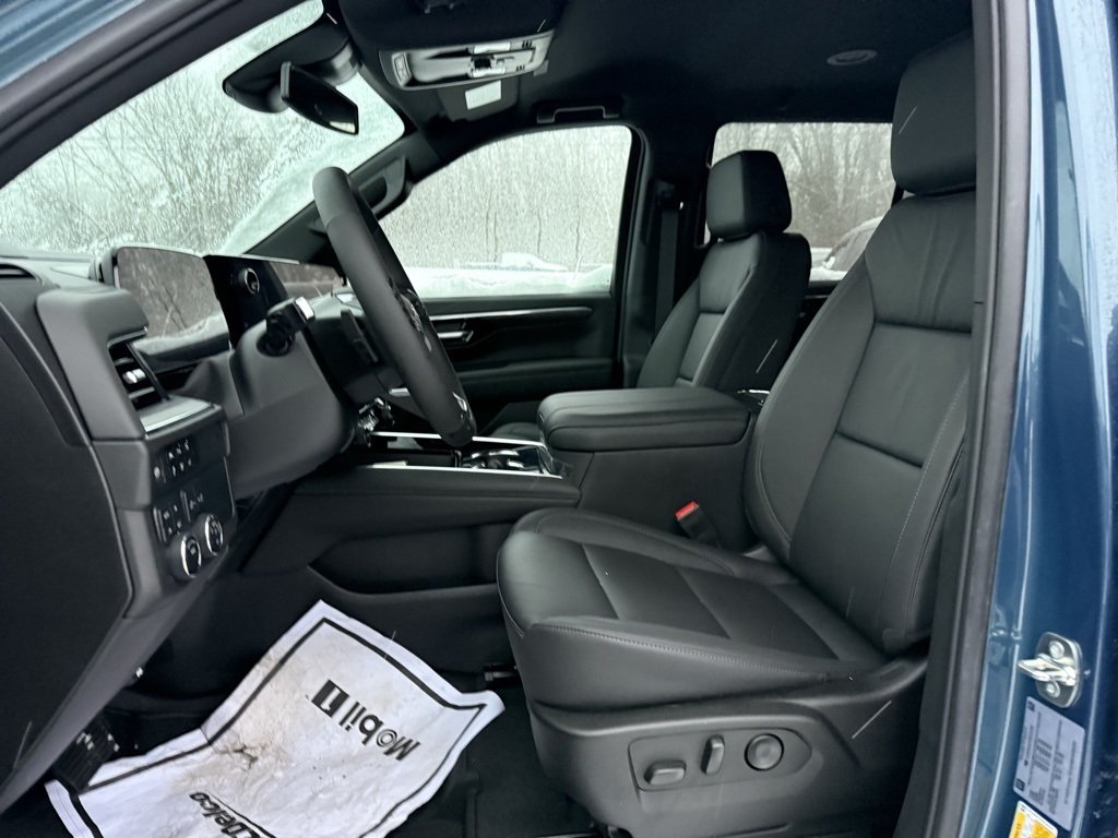 2025 Chevrolet Tahoe LT photo 4