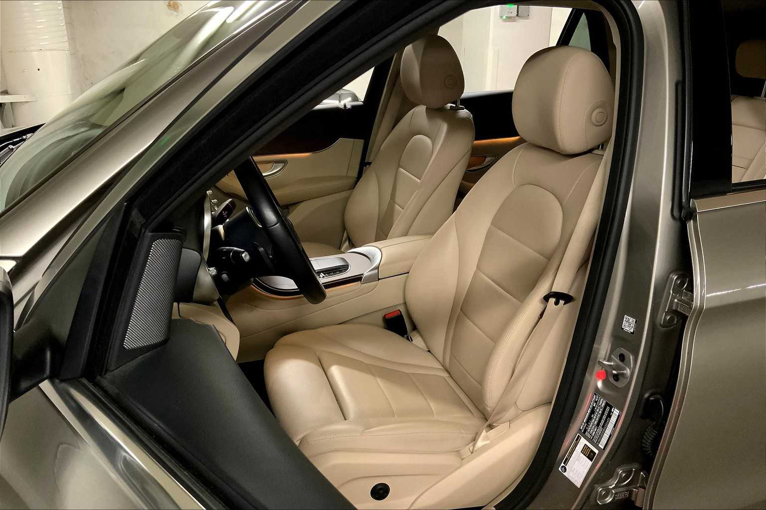 2022 Mercedes Benz GLC 300 photo 7