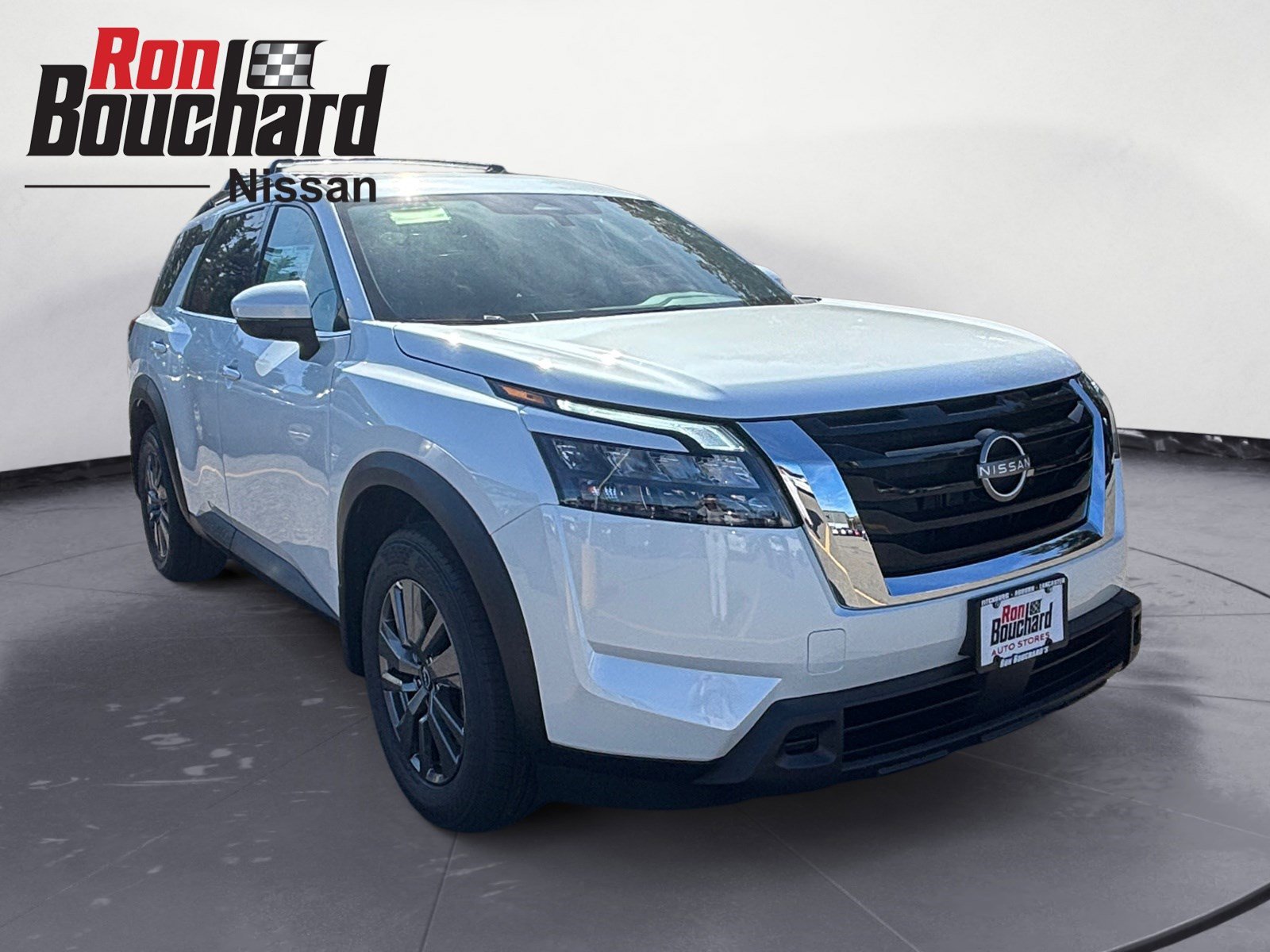 2025 Nissan Pathfinder SV's photo