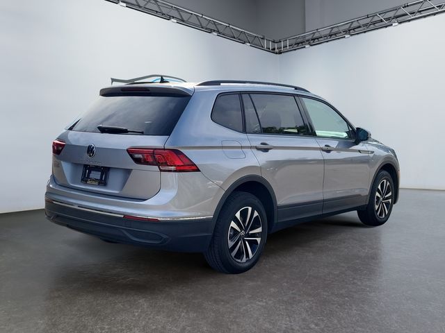2022 Volkswagen Tiguan S photo 2