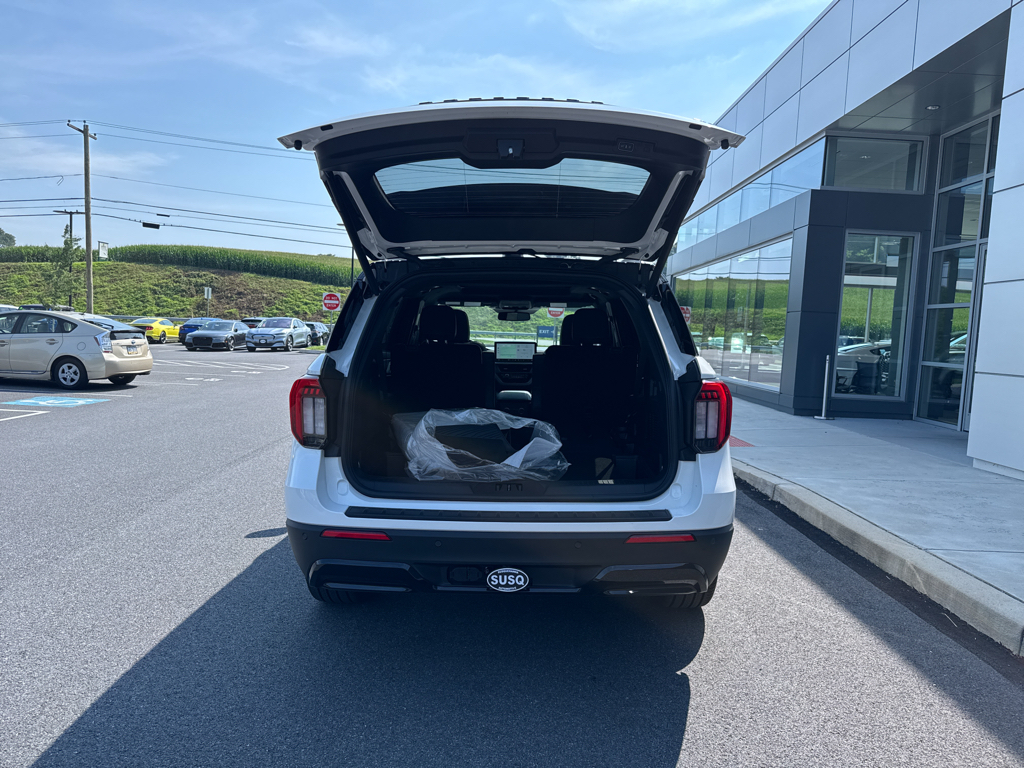 2025 Ford Explorer ST-Line photo 10
