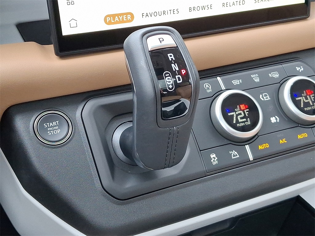 2025 Land Rover Defender 110 S photo 10