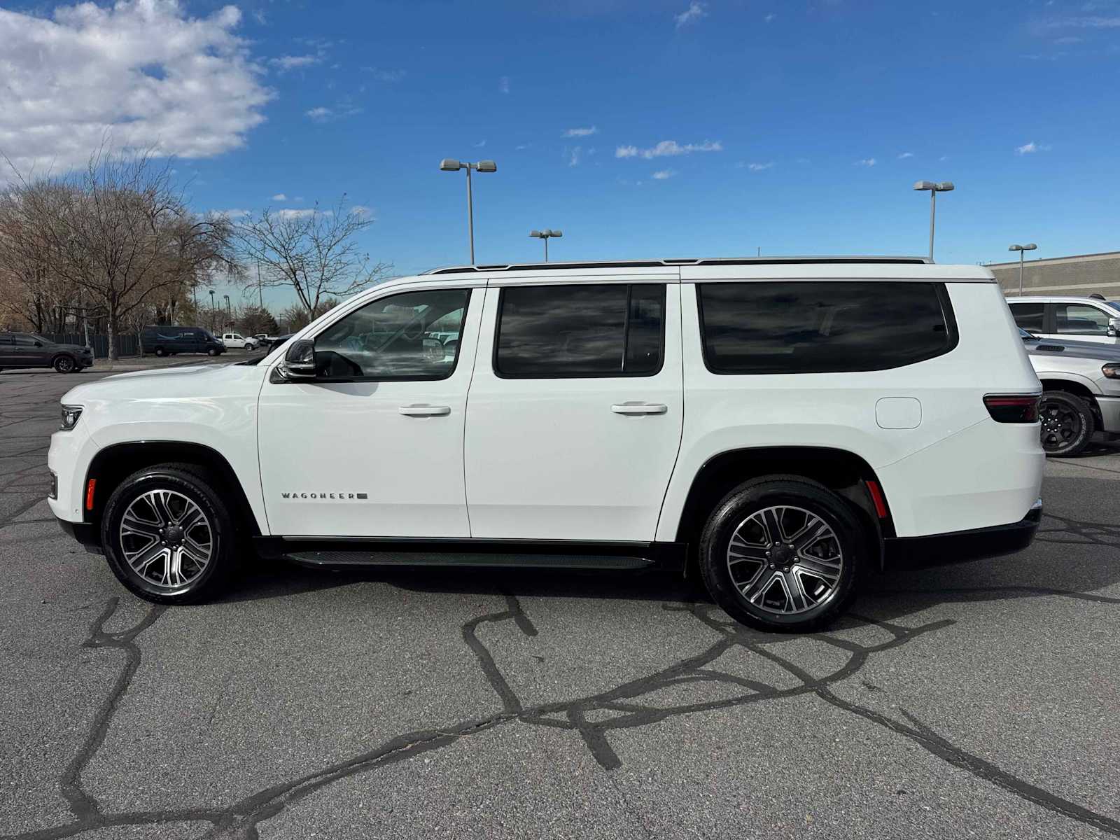 2024 Jeep Wagoneer L Series II photo 2