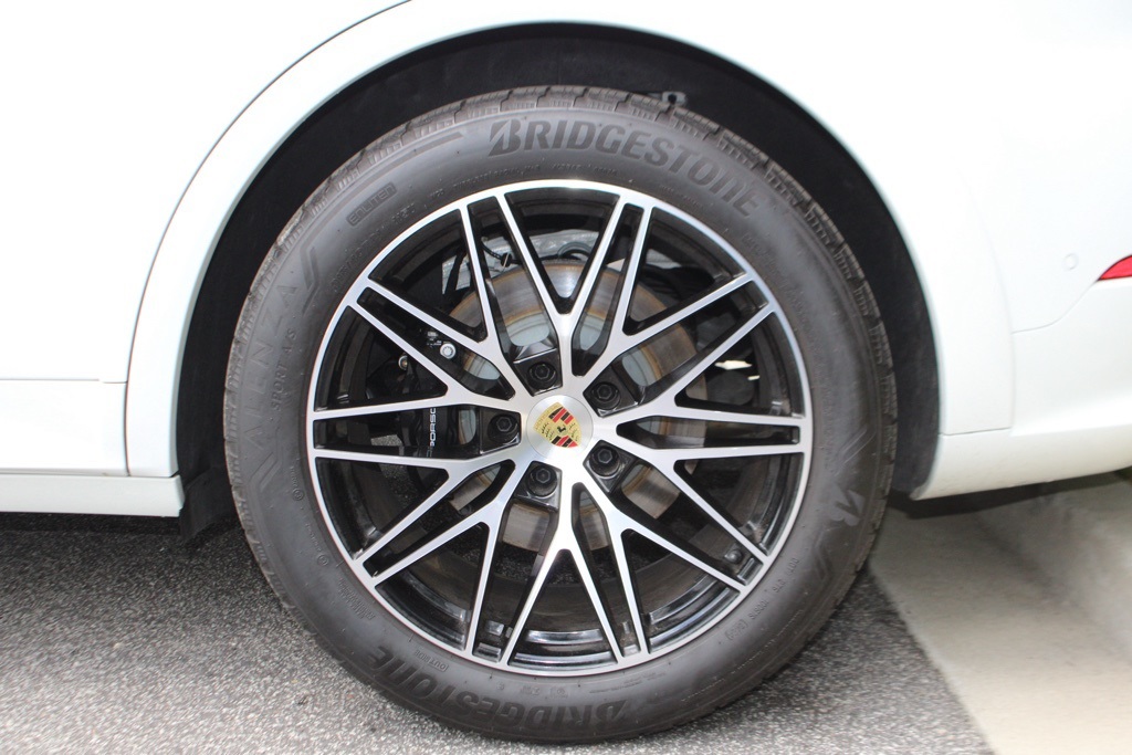 2024 Porsche Cayenne Coupe photo 14