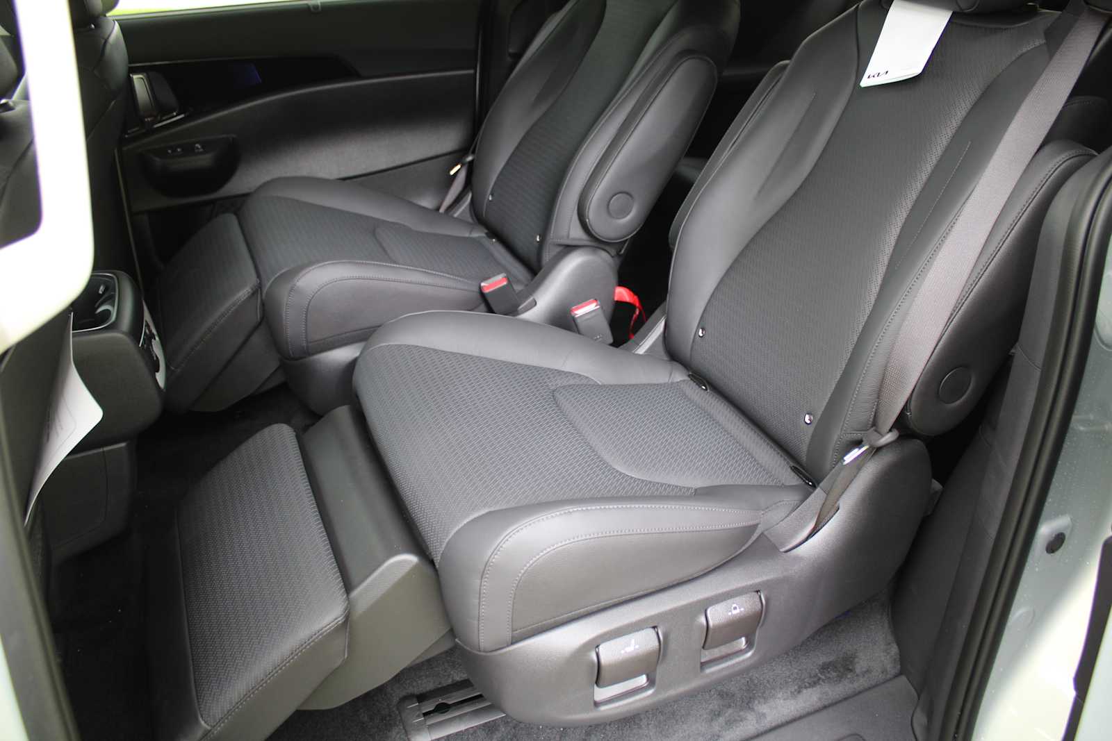 2025 Kia Carnival SX Prestige photo 18