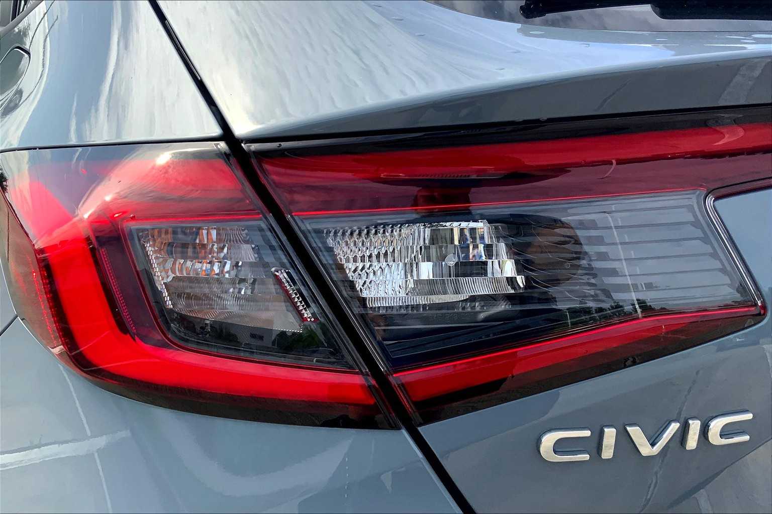 2025 Honda Civic Hatchback Hybrid Sport Touring photo 14