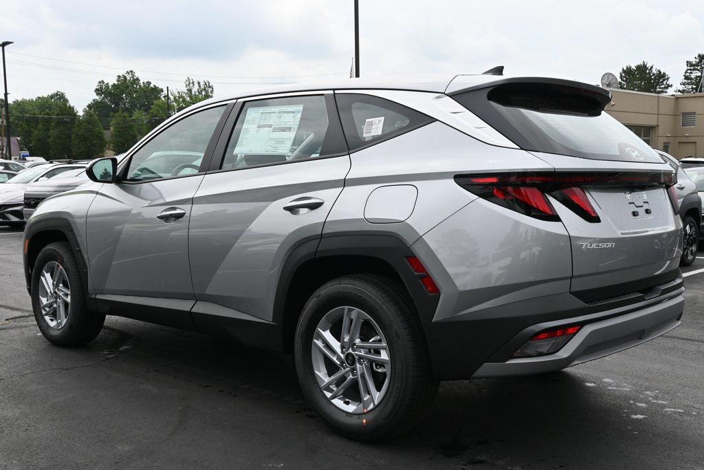 2025 Hyundai Tucson SE photo 3
