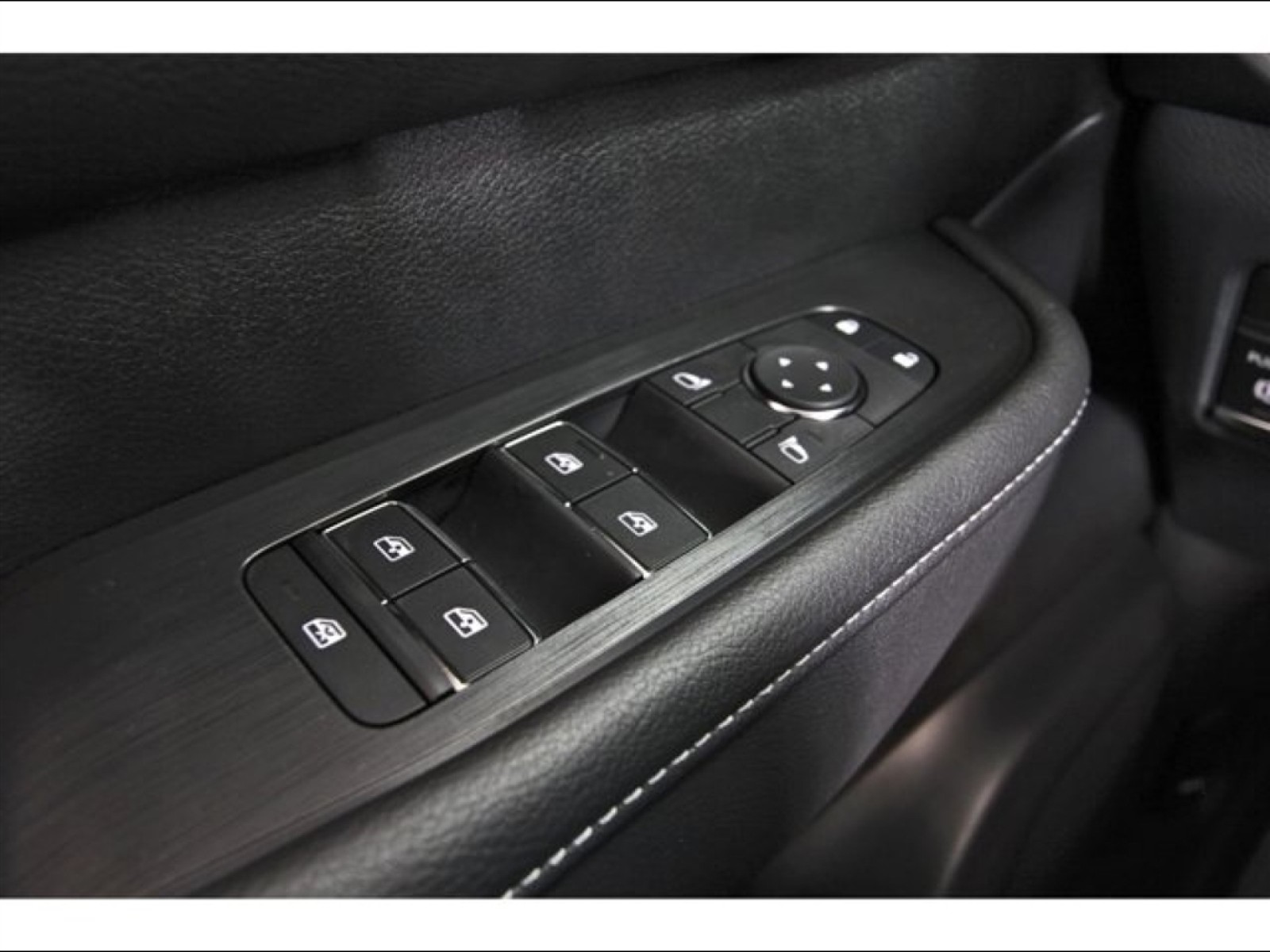 2025 Nissan Armada SV - 11