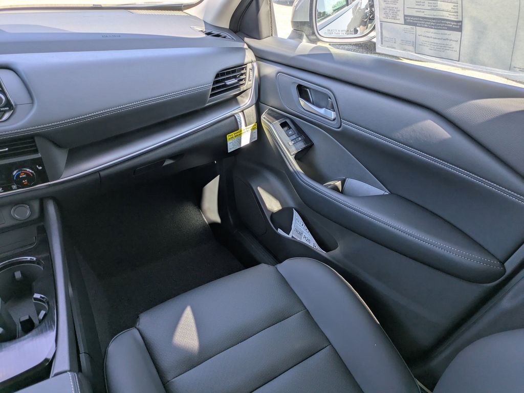2026 Nissan Rogue SV photo 14