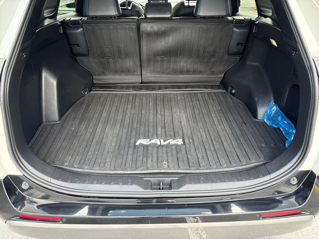 2022 Toyota RAV4 Hybrid XSE photo 23