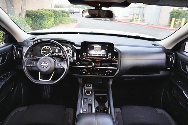 Used 2023 White Nissan SV image 17