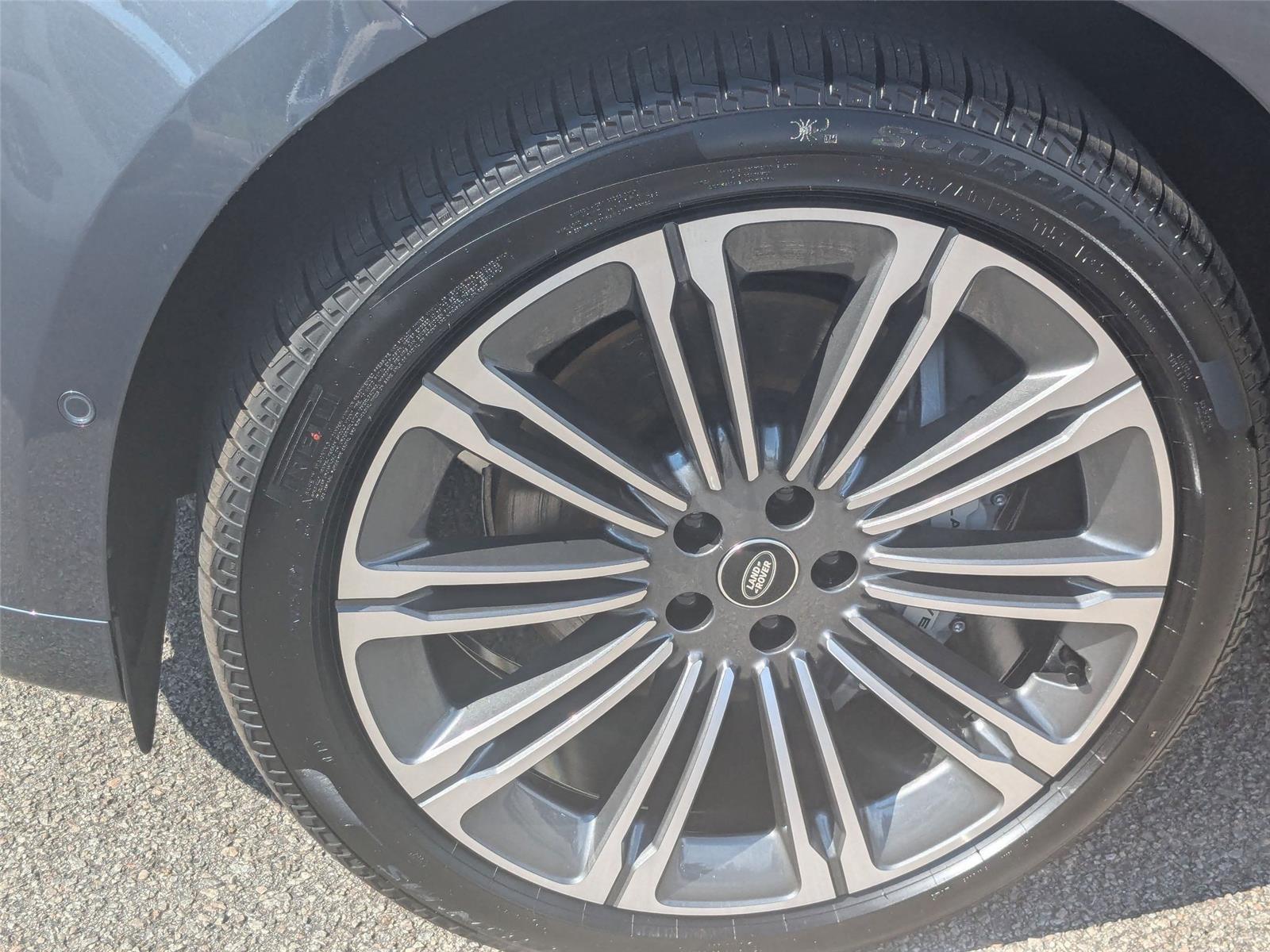 2025 Land Rover Range Rover Sport P460e Dynamic SE photo 7