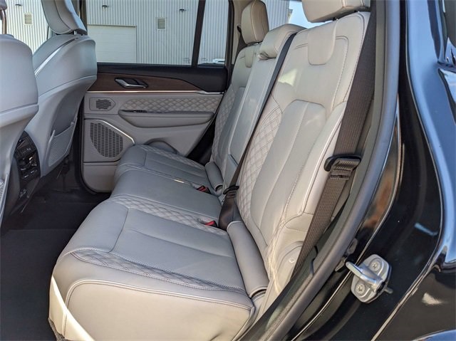 2023 Jeep Grand Cherokee Summit photo 13