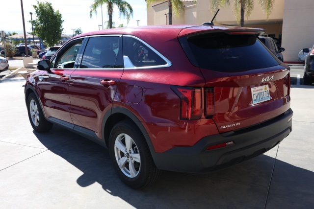 2023 Kia Sorento LX photo 4