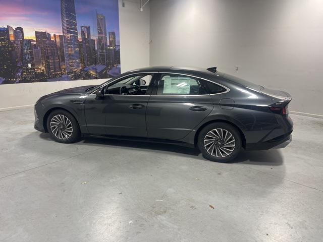 2025 Hyundai Sonata Hybrid Limited photo 4