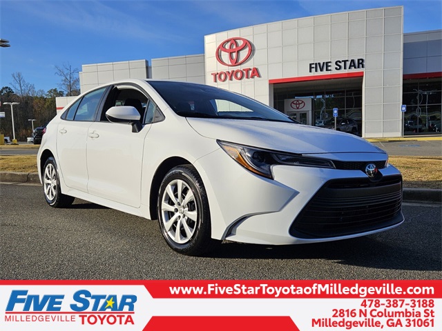 2025 Toyota Corolla LE's photo