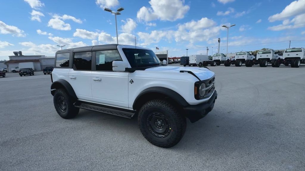 2025 Ford Bronco Outer Banks photo 2