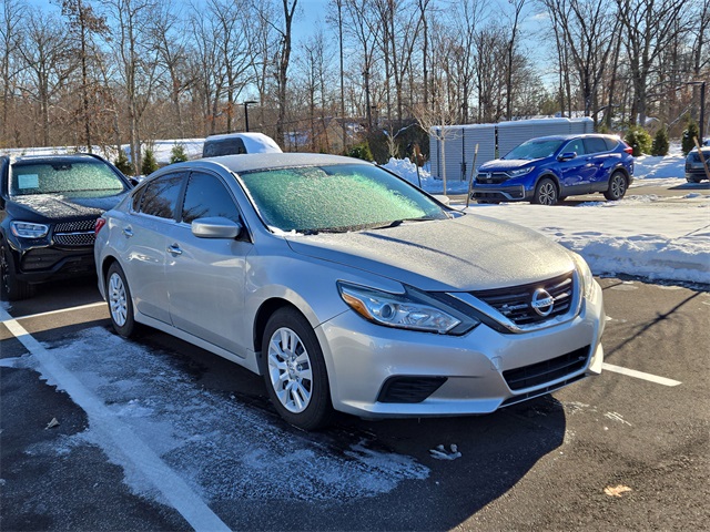 2016 Nissan Altima S's photo