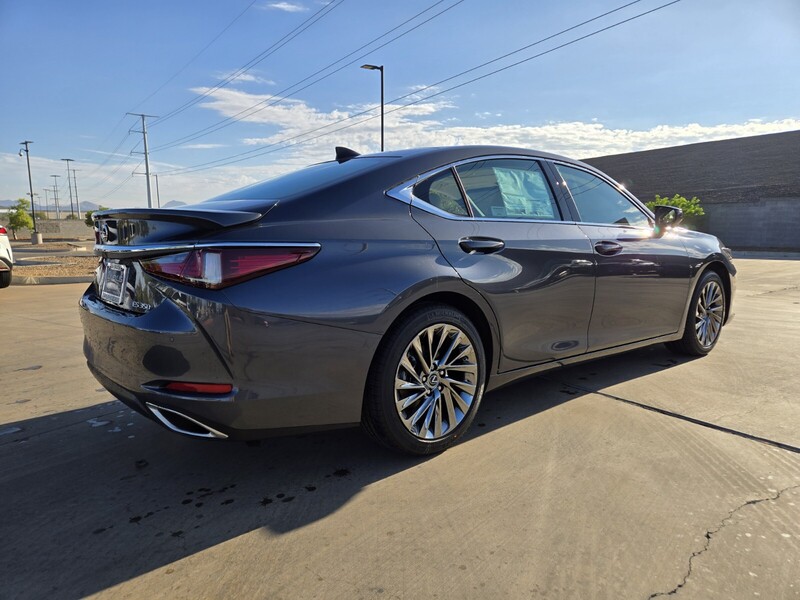 2025 Lexus ES 350 Luxury photo 3