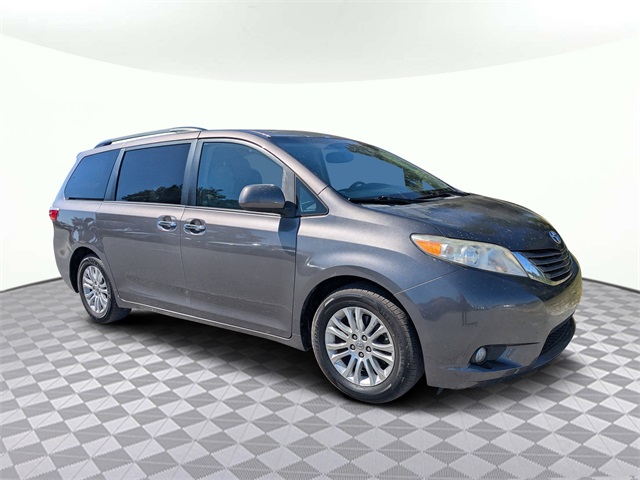 Used 2016 Toyota Sienna XLE with VIN 5TDYK3DC5GS718444 for sale in Lake City, FL