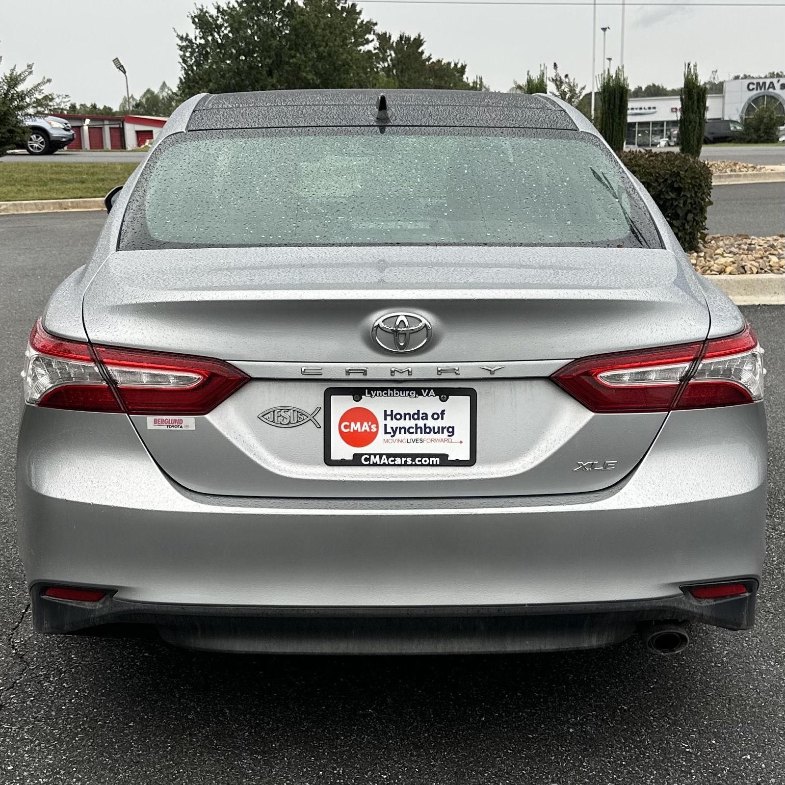 2019 Toyota Camry XLE photo 4