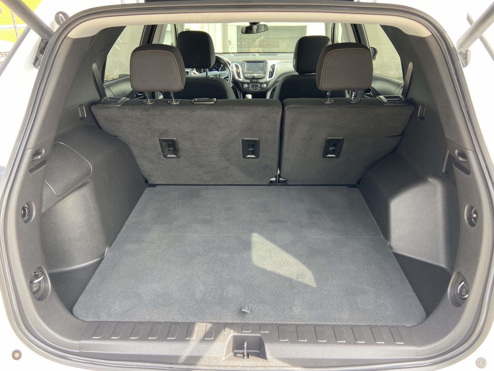 2022 Chevrolet Equinox LT photo 2