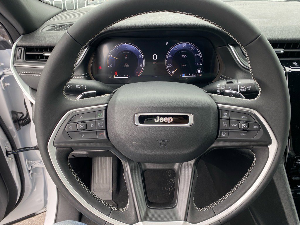 2025 Jeep Grand Cherokee Laredo photo 6