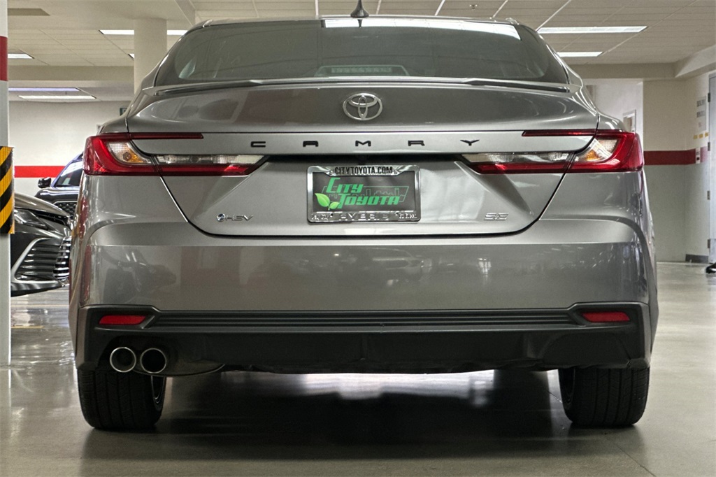 2025 Toyota Camry SE photo 3