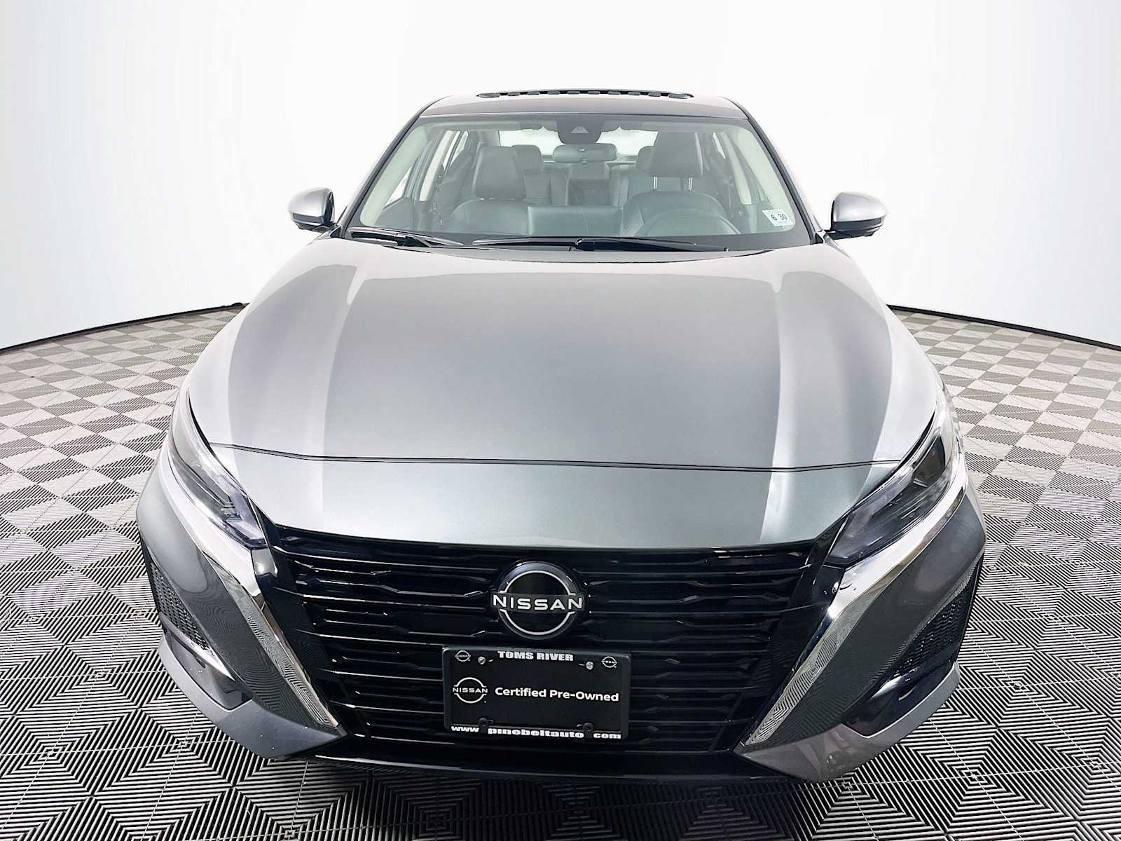 2025 Nissan Altima SL photo 2