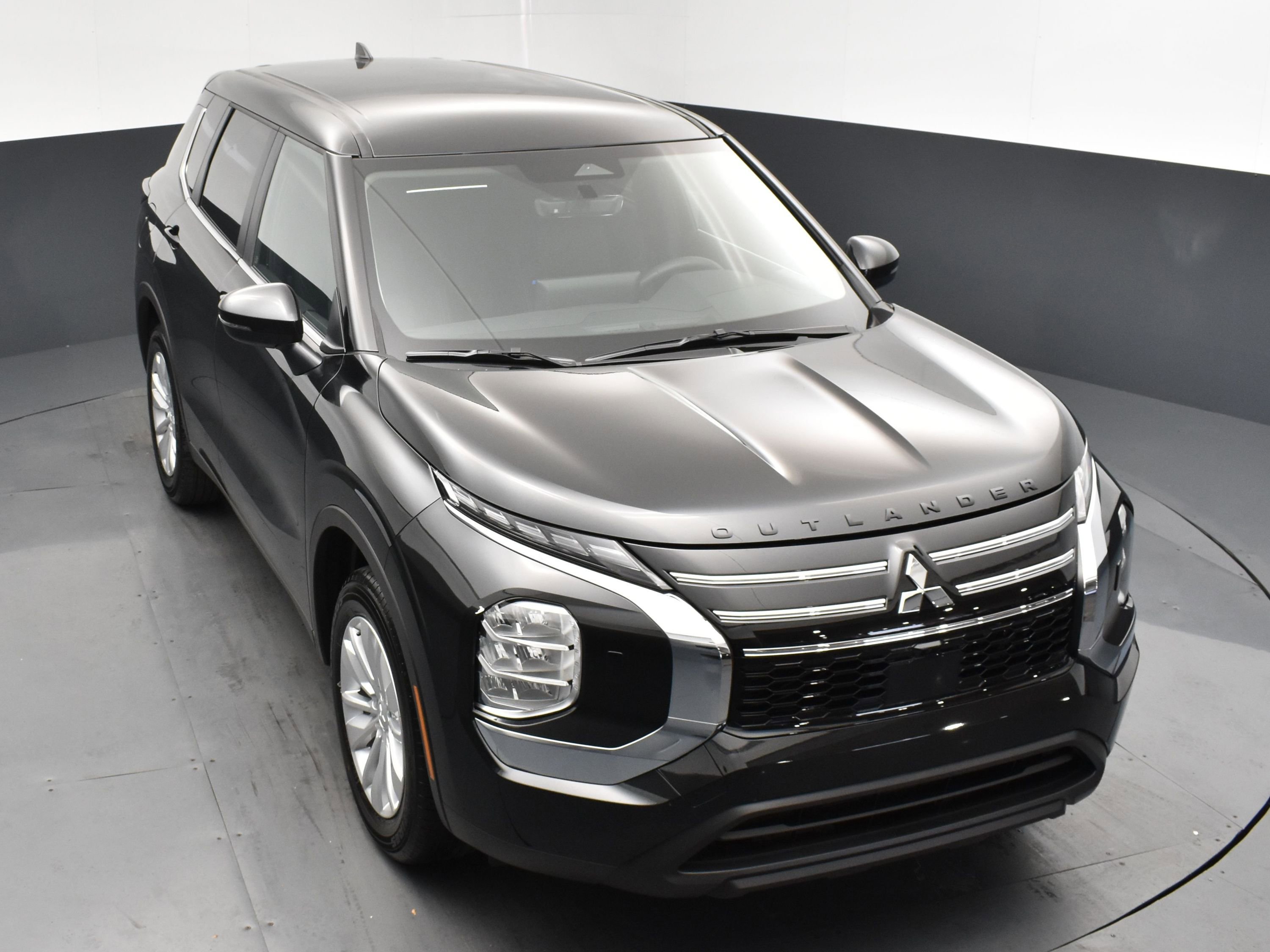 2025 Mitsubishi Outlander ES photo 19