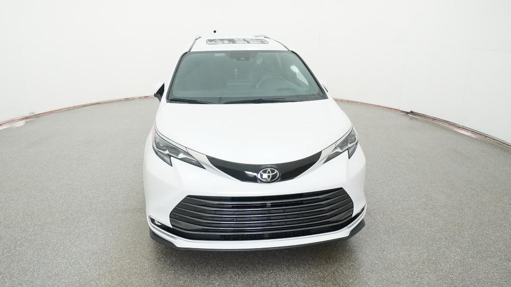 2026 Toyota Sienna Platinum photo 2