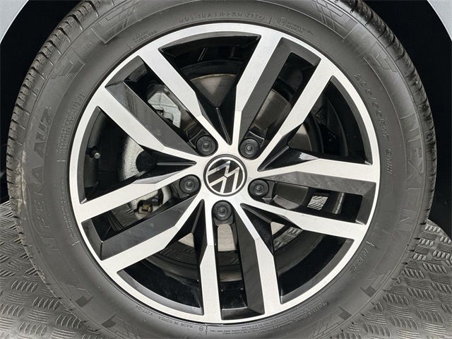 2025 Volkswagen Jetta 1.5T SE photo 2
