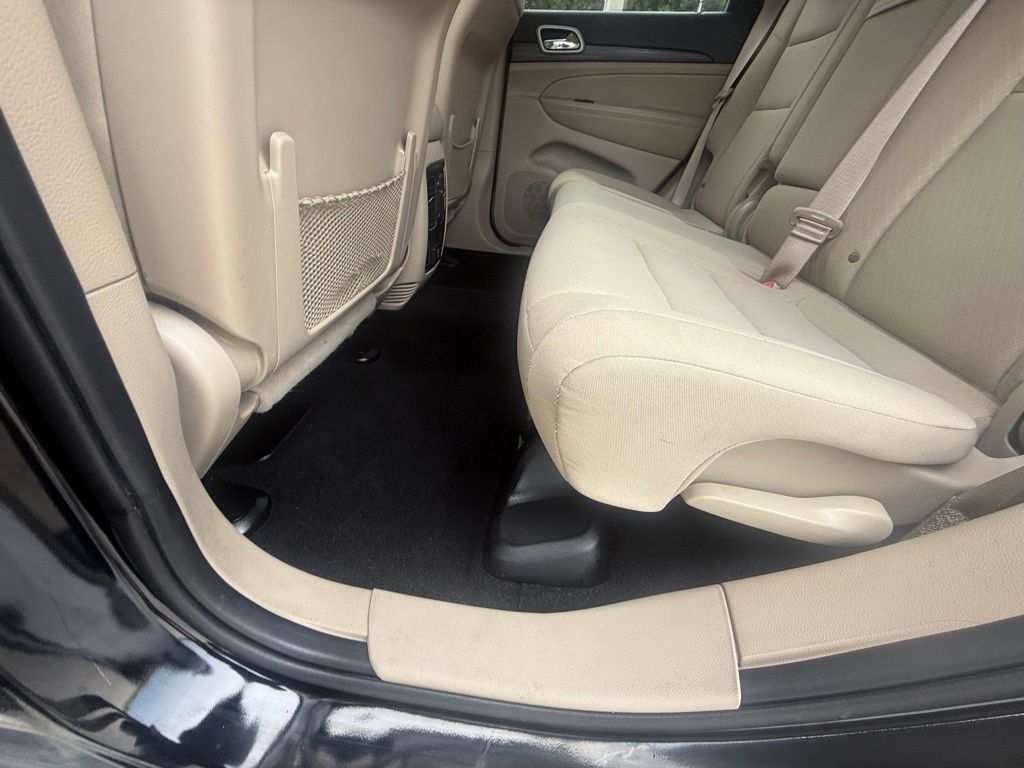 2021 Jeep Grand Cherokee Laredo E photo 25