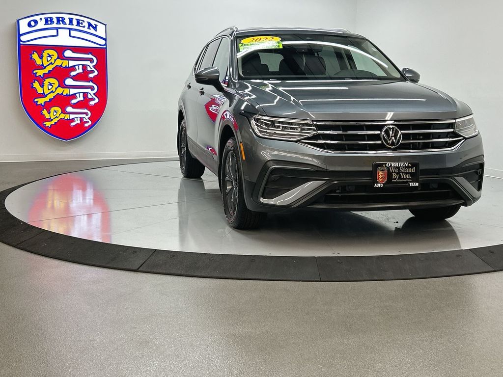 2022 Volkswagen Tiguan SE's photo