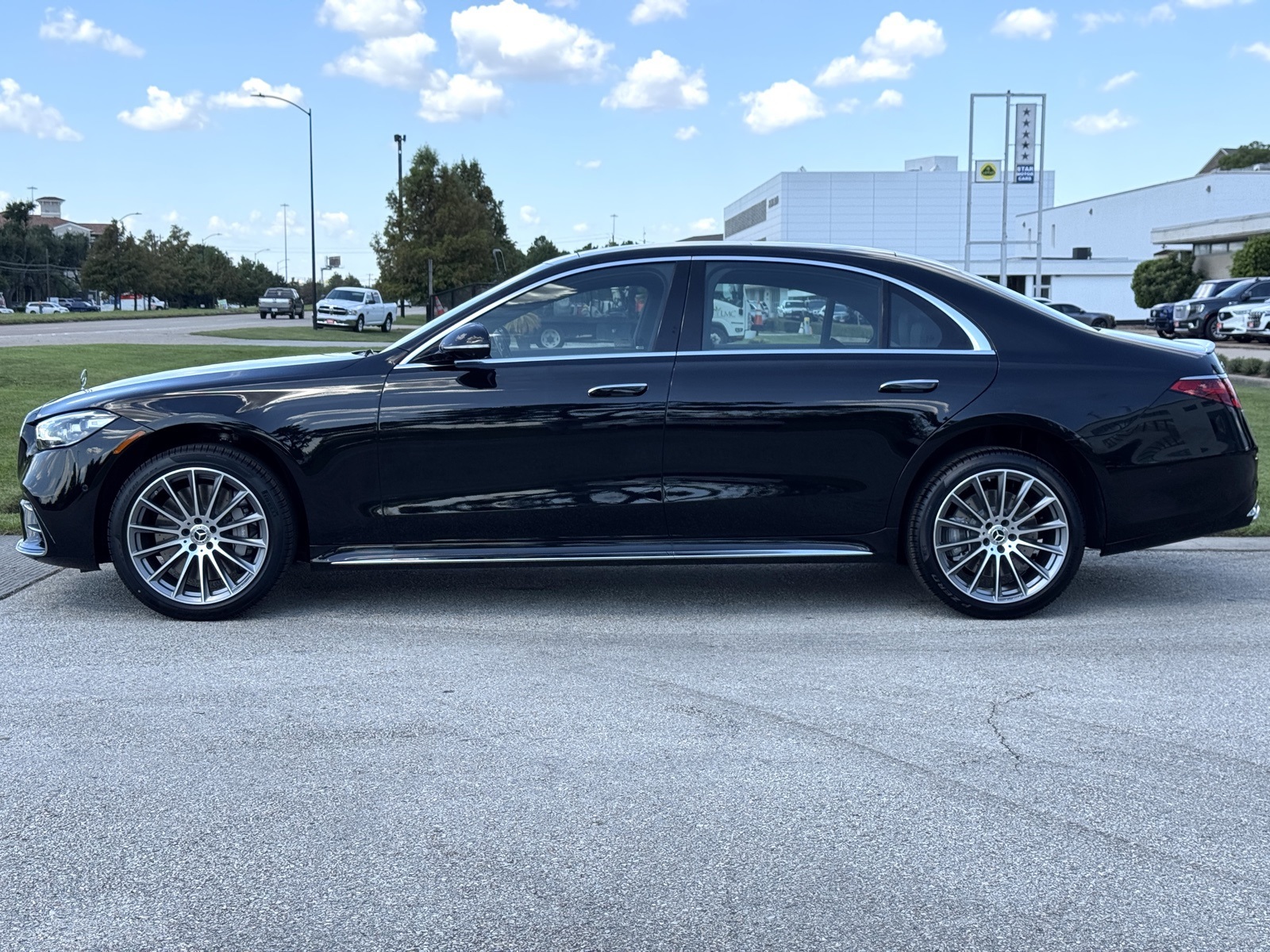 2026 Mercedes Benz S 500 4MATIC photo 4