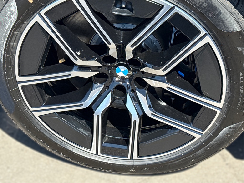 2026 Bmw 750e photo 12