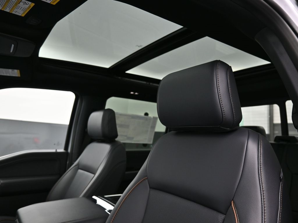 2025 Ford F-150 Lariat photo 12