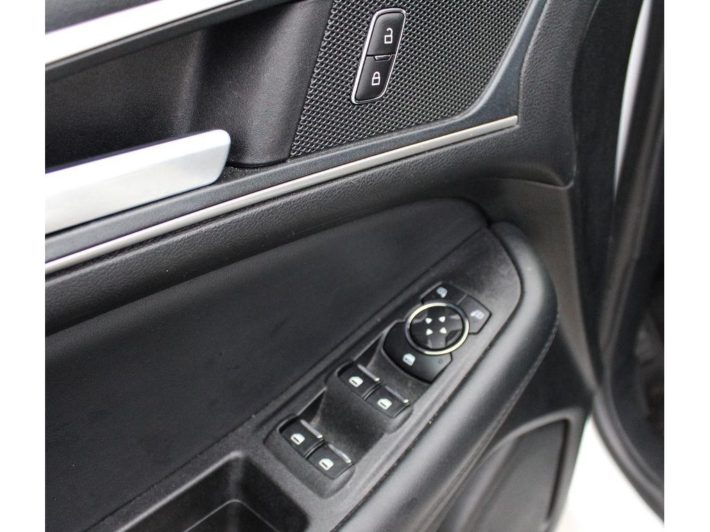 2024 Ford Edge SEL photo 3