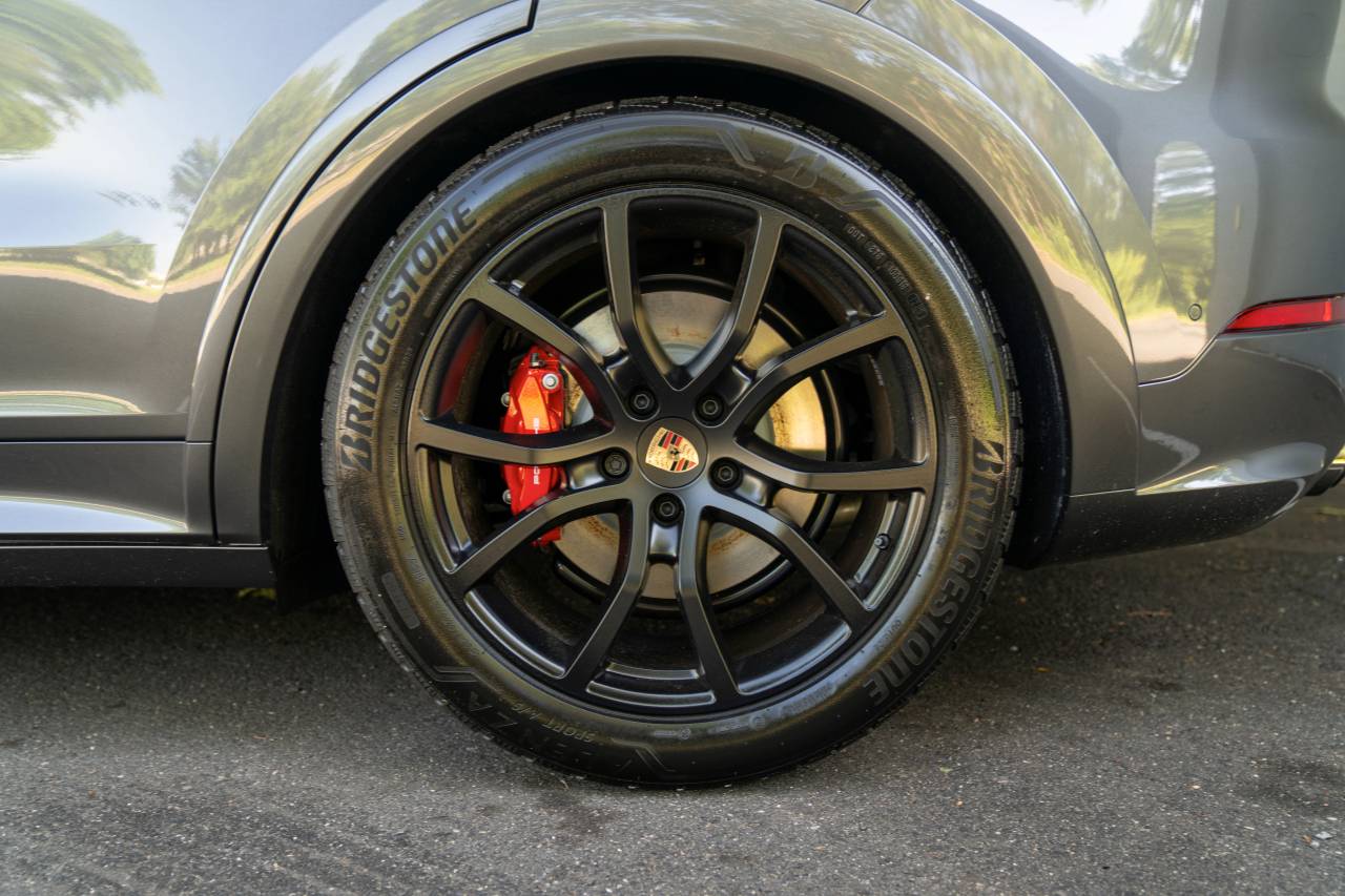 2025 Porsche Cayenne GTS photo 11