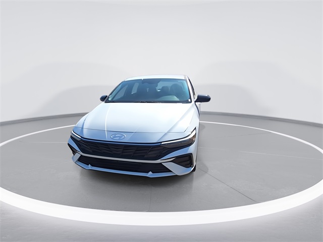 2025 Hyundai Elantra SEL Sport photo 3