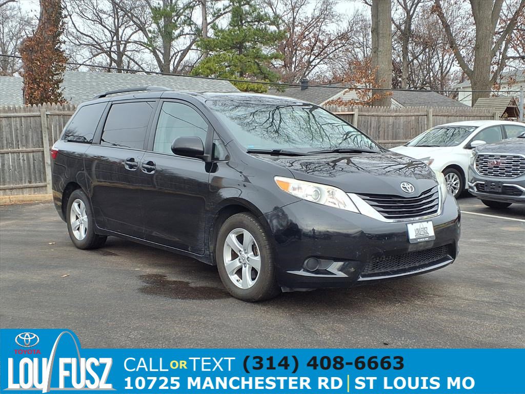 2017 Toyota Sienna LE's photo